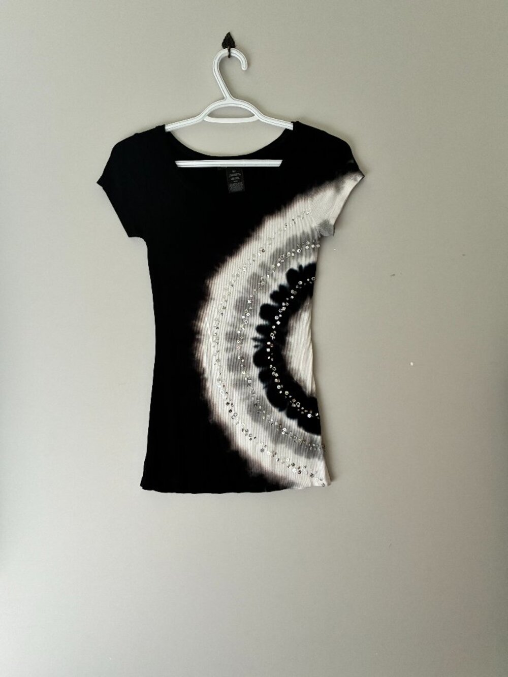Haut noir et blanc à motif tie-dye – INC International Concepts